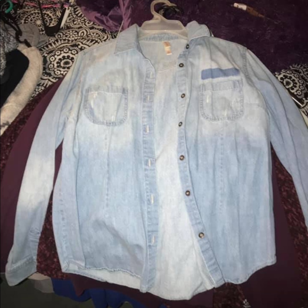 Xilhartion jean button up, washed up look